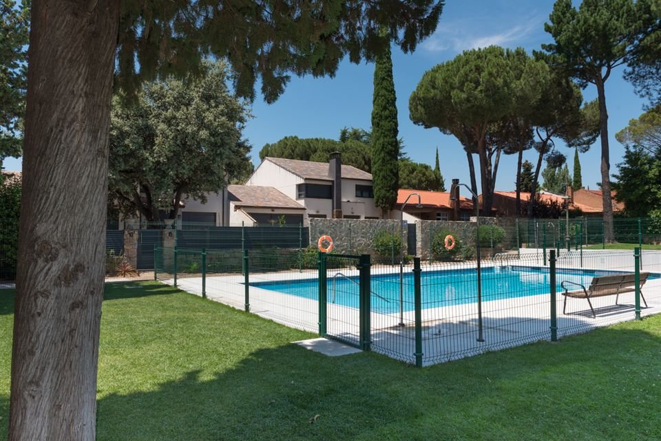 Piscina comunitaria de la urbanización