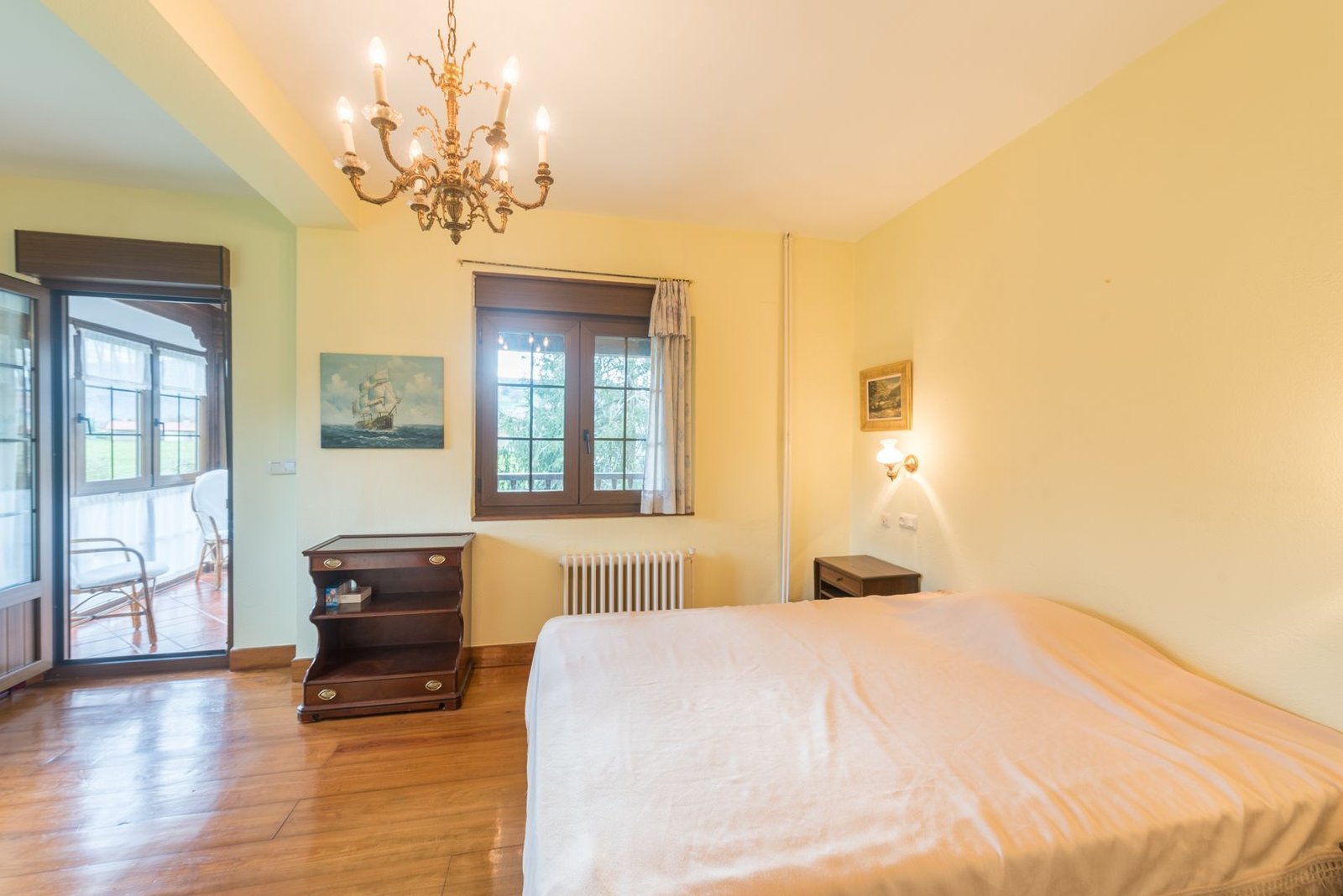 Dormitorio con acceso a la terraza