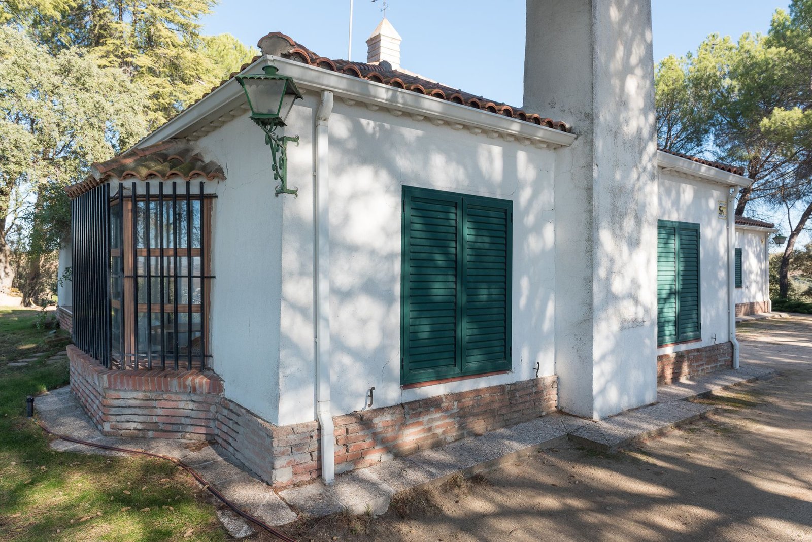 Esquina de la casa con el mirador enrejado